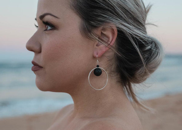 Saturn - black - The Wong Way